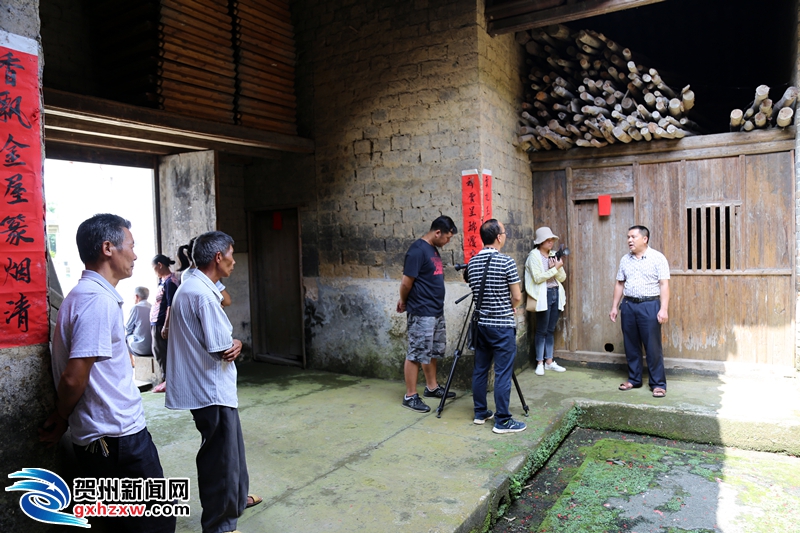 《贺州发现》摄制组到桂岭镇取景拍摄