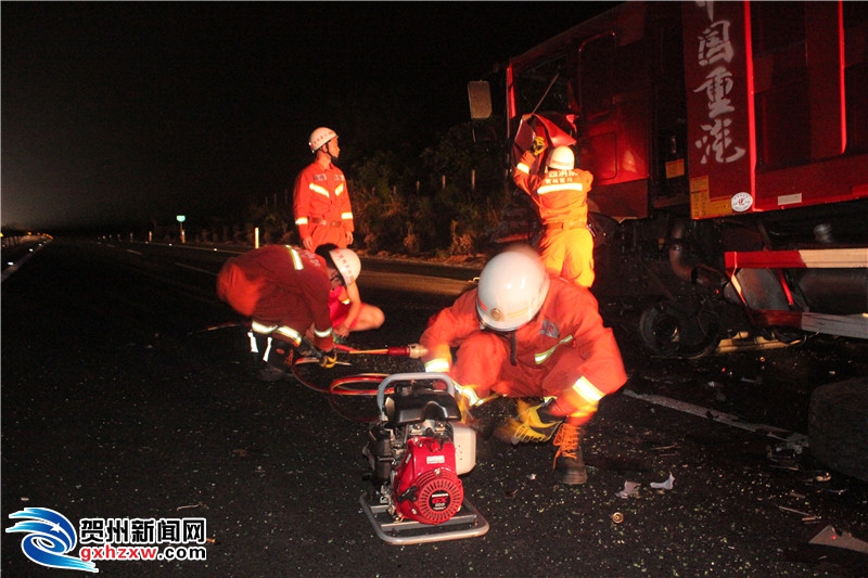 广西贺州市富川县永贺高速一轿车与货车追尾致3死1伤