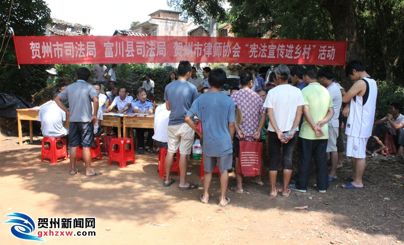 普及宪法知识 弘扬宪法http://www.gxhzxw.com/ewebeditor/uploadfile/2018/08/20180822114107379.jpg