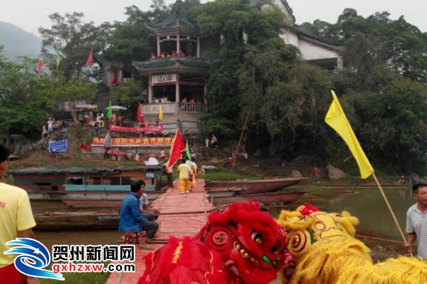 百狮共贺文化古镇 万人共度浮山歌节
