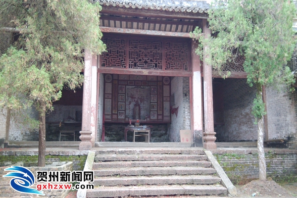 何承)8月22日,大型网聚活动"品封阳文化,尝信都美食,览八大古景"在信