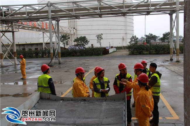 贺州经济总量小_贺州五菱小卡(3)