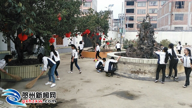把洁净的庭院交给老人们.jpg