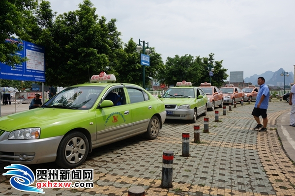 贺州新闻网(本网记者 何承)近日,市交通运管部门在客运中心设置出租车