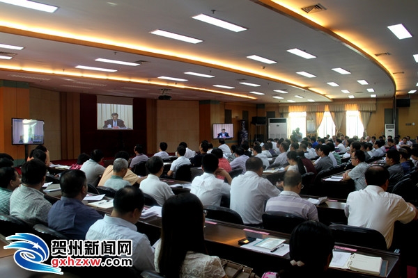 我市组织收看党的群众路线教育实践活动总结大